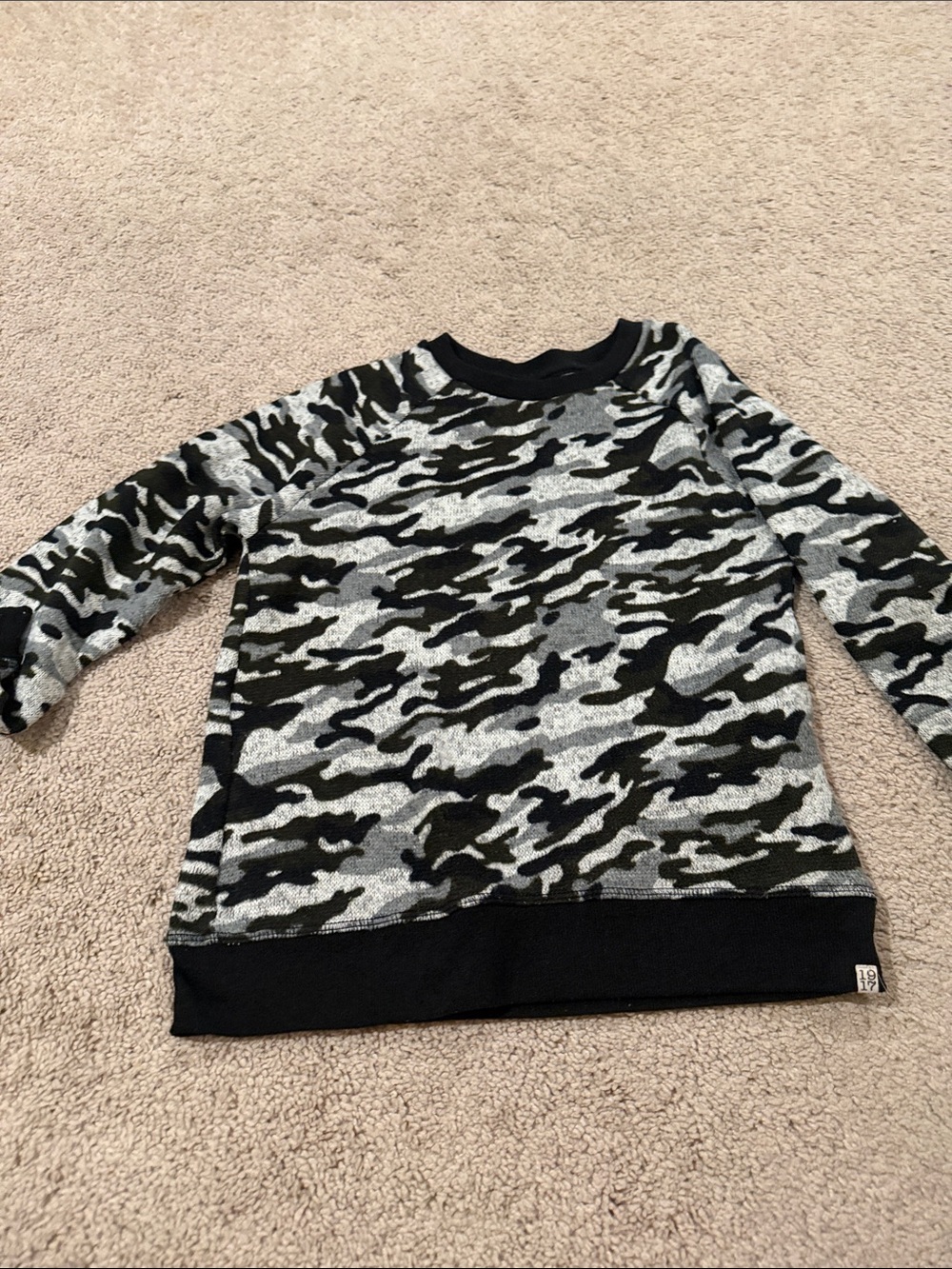 2 Sweaters - Picture 6 of 7
